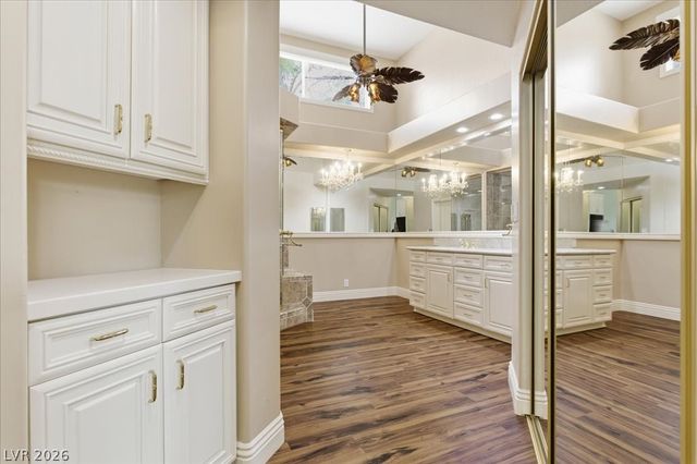 8215 Round Hills Circle, Las Vegas, NV 89113