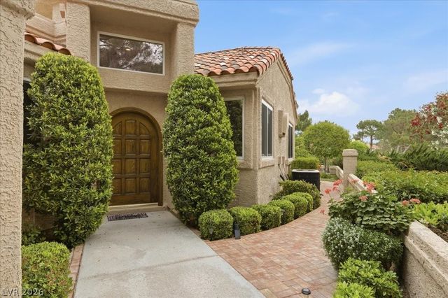 8215 Round Hills Circle, Las Vegas, NV 89113