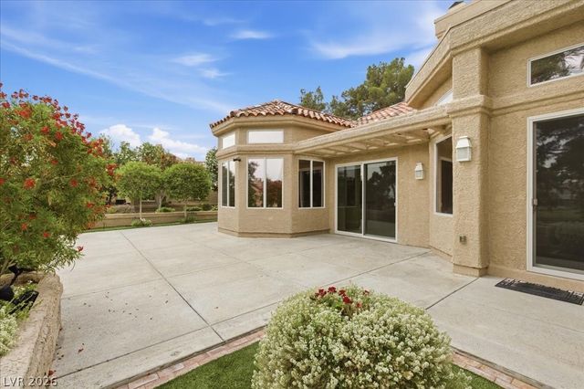 8215 Round Hills Circle, Las Vegas, NV 89113