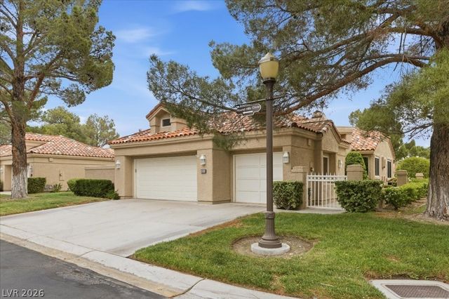 8215 Round Hills Circle, Las Vegas, NV 89113