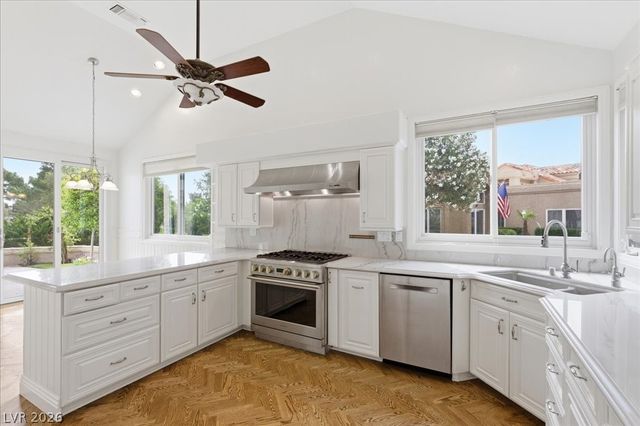 8215 Round Hills Circle, Las Vegas, NV 89113