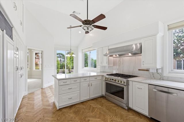 8215 Round Hills Circle, Las Vegas, NV 89113