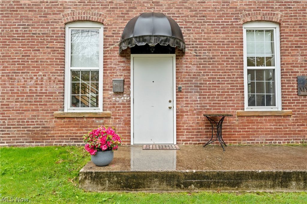 241 Myrtle Street, Ravenna, OH 44266
