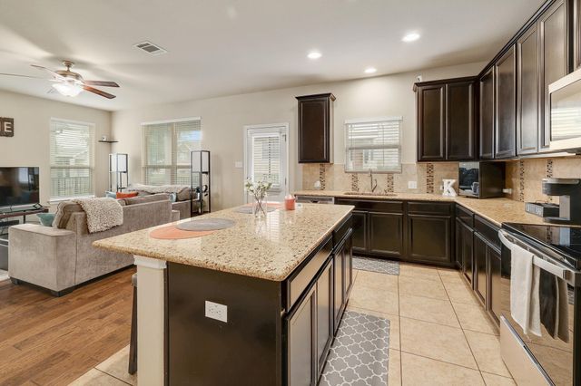 2105 Town Centre DR 48, Round Rock, TX 78664