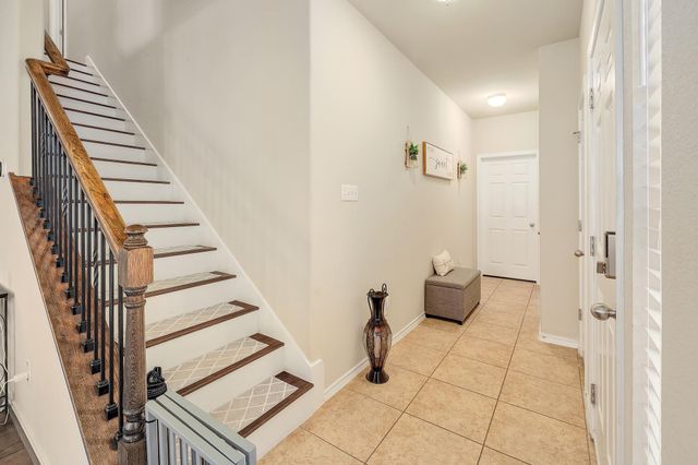 2105 Town Centre DR 48, Round Rock, TX 78664