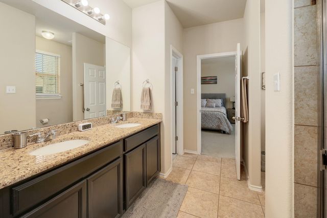 2105 Town Centre DR 48, Round Rock, TX 78664