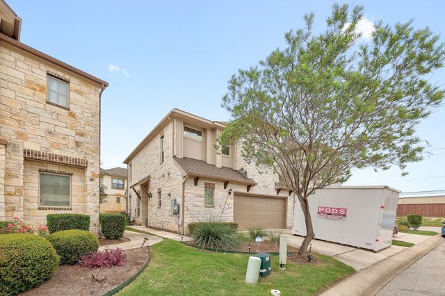 2105 Town Centre DR 48, Round Rock, TX 78664