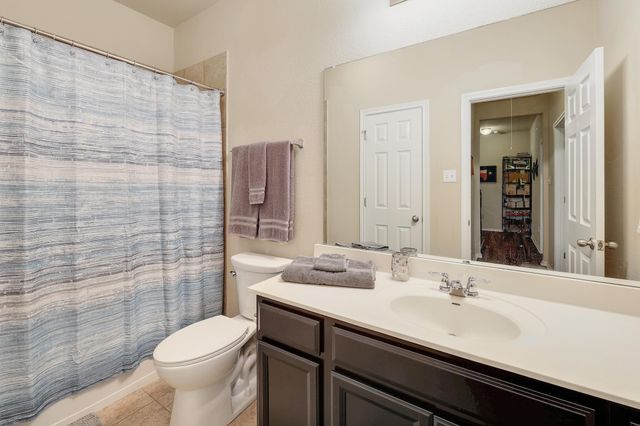 2105 Town Centre DR 48, Round Rock, TX 78664