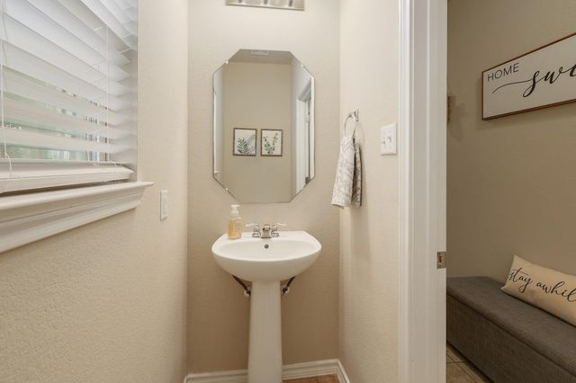 2105 Town Centre DR 48, Round Rock, TX 78664