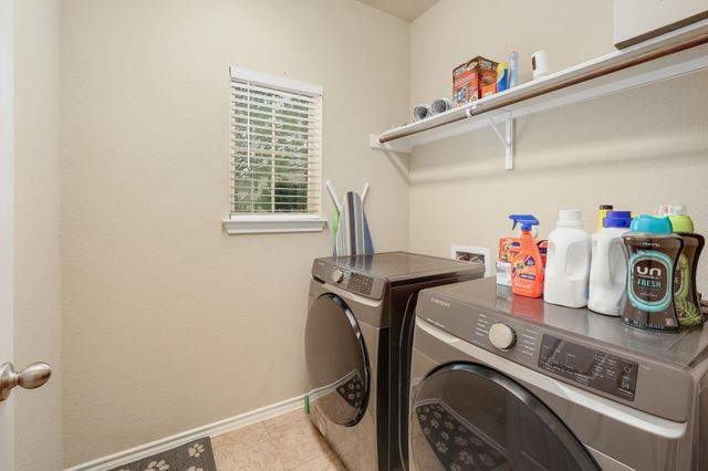2105 Town Centre DR 48, Round Rock, TX 78664