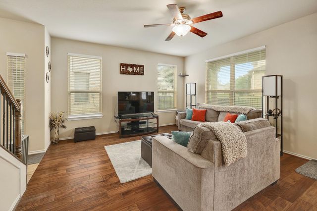 2105 Town Centre DR 48, Round Rock, TX 78664