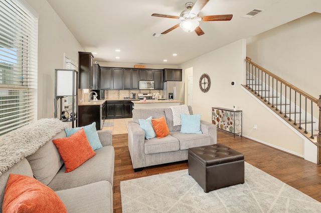 2105 Town Centre DR 48, Round Rock, TX 78664