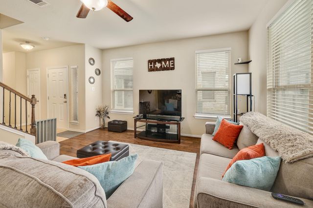 2105 Town Centre DR 48, Round Rock, TX 78664