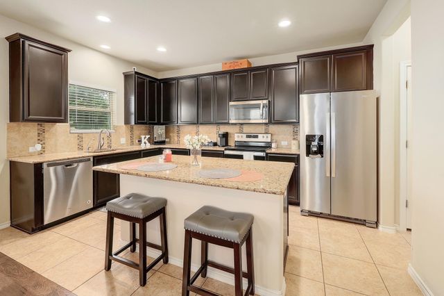 2105 Town Centre DR 48, Round Rock, TX 78664