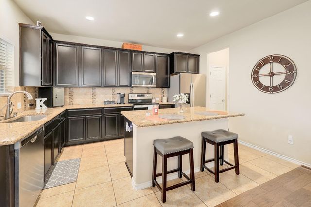 2105 Town Centre DR 48, Round Rock, TX 78664
