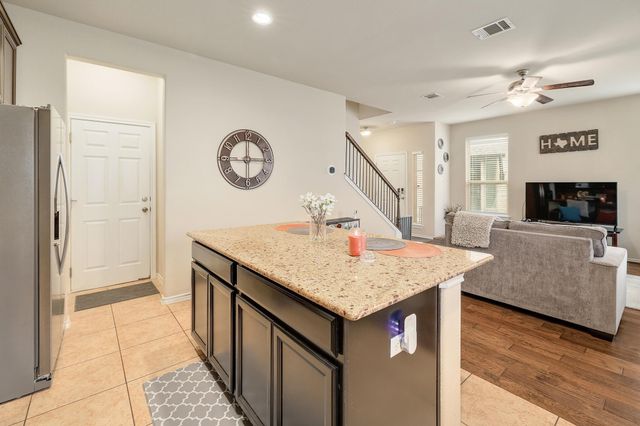 2105 Town Centre DR 48, Round Rock, TX 78664