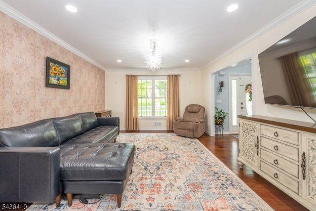 13 Briarwood Rd, Washington Twp., NJ 07853