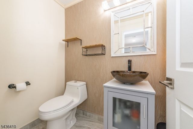 13 Briarwood Rd, Washington Twp., NJ 07853