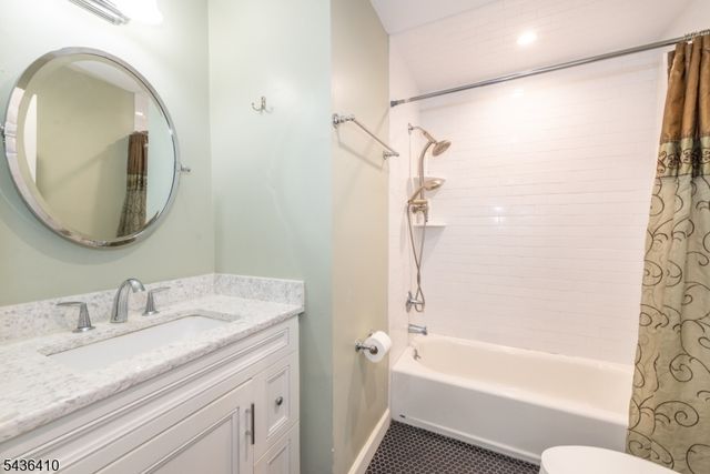 13 Briarwood Rd, Washington Twp., NJ 07853