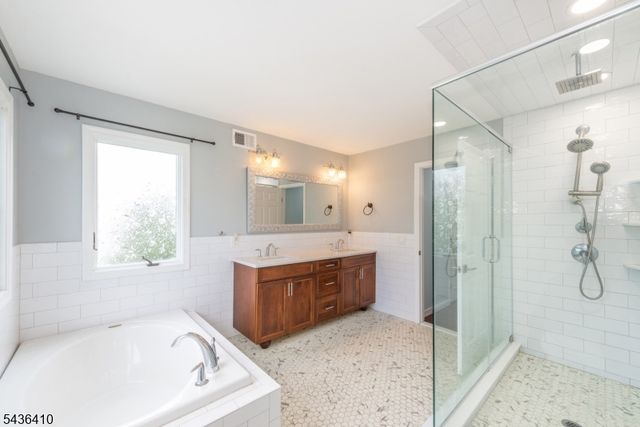 13 Briarwood Rd, Washington Twp., NJ 07853