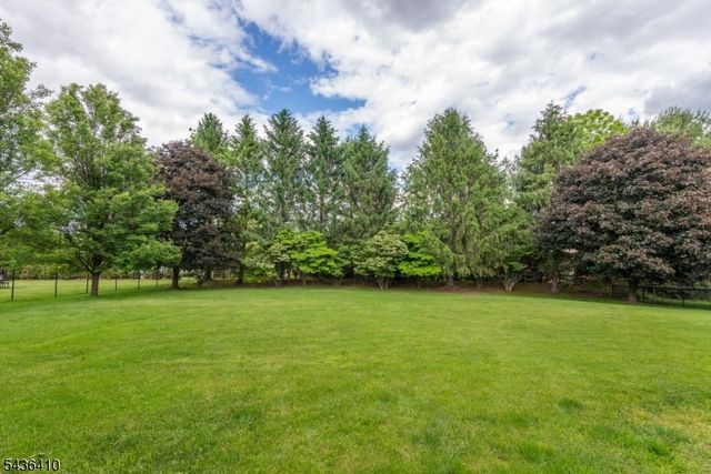 13 Briarwood Rd, Washington Twp., NJ 07853