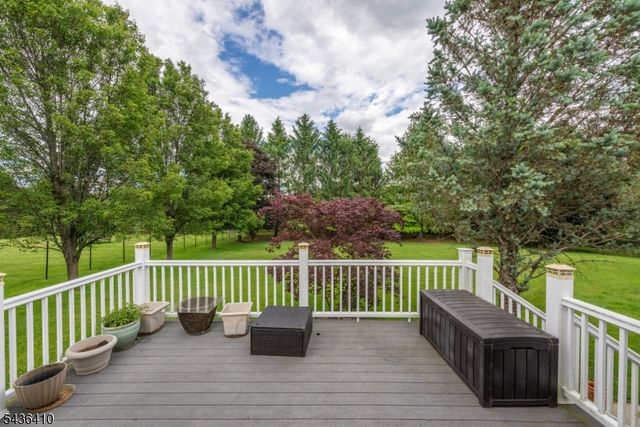 13 Briarwood Rd, Washington Twp., NJ 07853