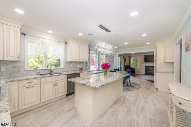 13 Briarwood Rd, Washington Twp., NJ 07853