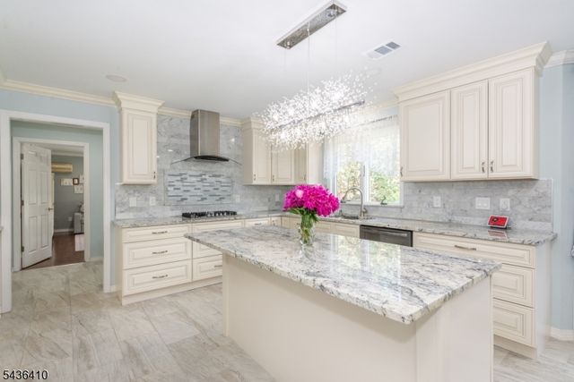 13 Briarwood Rd, Washington Twp., NJ 07853