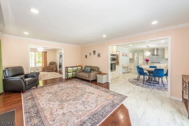 13 Briarwood Rd, Washington Twp., NJ 07853