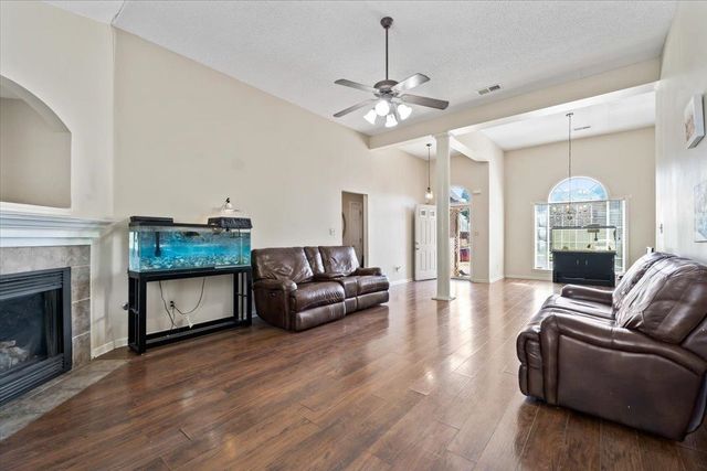 9562 MISTY KNOLL DR, Memphis, TN 38016