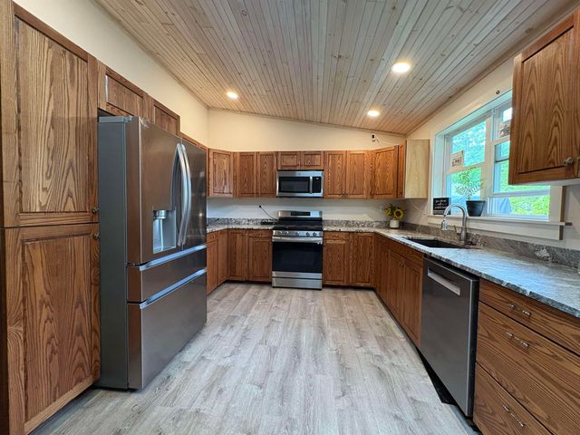 3 Lark Lane, Springfield, VT 05156
