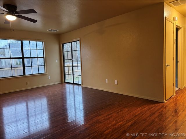 6130 S Xenophon Avenue, Tulsa, OK 74132