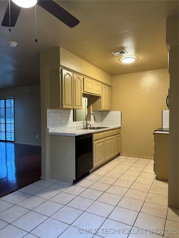 6130 S Xenophon Avenue, Tulsa, OK 74132