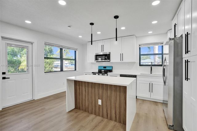 1302 S 22nd Ct, Hollywood, FL 33020