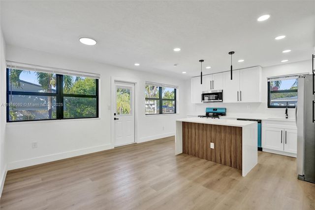 1302 S 22nd Ct, Hollywood, FL 33020