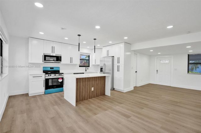 1302 S 22nd Ct, Hollywood, FL 33020