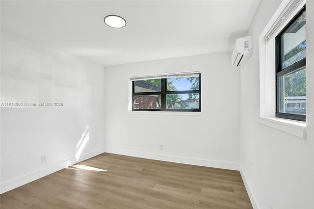 1302 S 22nd Ct, Hollywood, FL 33020