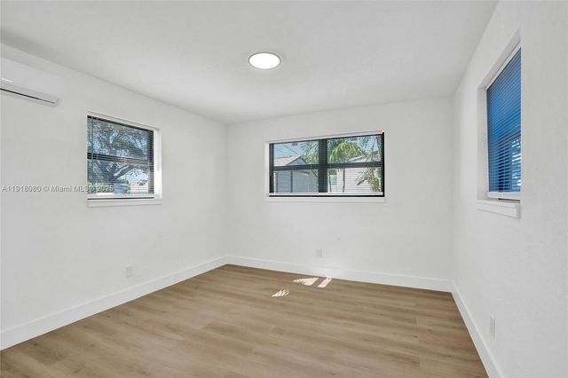 1302 S 22nd Ct, Hollywood, FL 33020