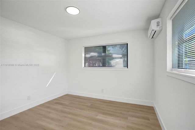 1302 S 22nd Ct, Hollywood, FL 33020