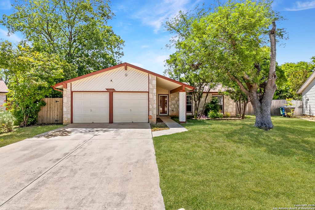 3707 Pipers Meadow, San Antonio, TX 78251