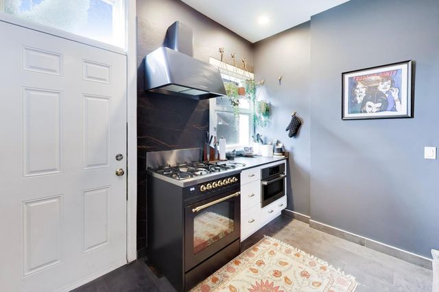 941 W Altgeld Street, Chicago, IL 60614