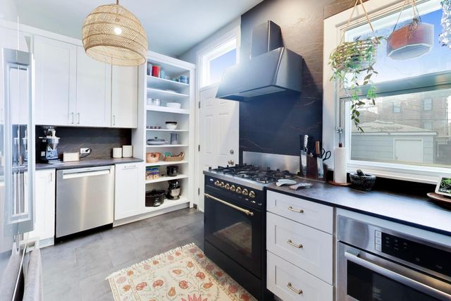 941 W Altgeld Street, Chicago, IL 60614