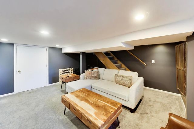 941 W Altgeld Street, Chicago, IL 60614