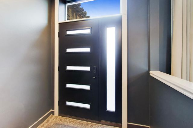 941 W Altgeld Street, Chicago, IL 60614