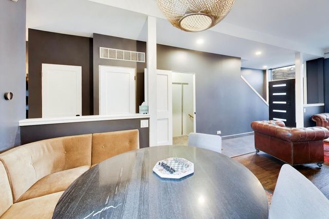 941 W Altgeld Street, Chicago, IL 60614