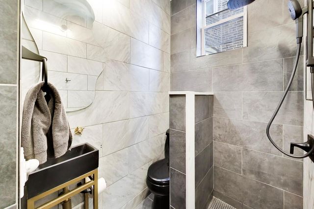 941 W Altgeld Street, Chicago, IL 60614