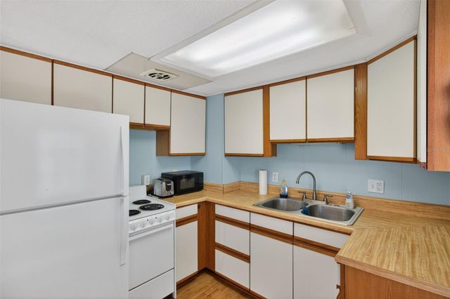 2000 E BAY DRIVE 85, Largo, FL 33771