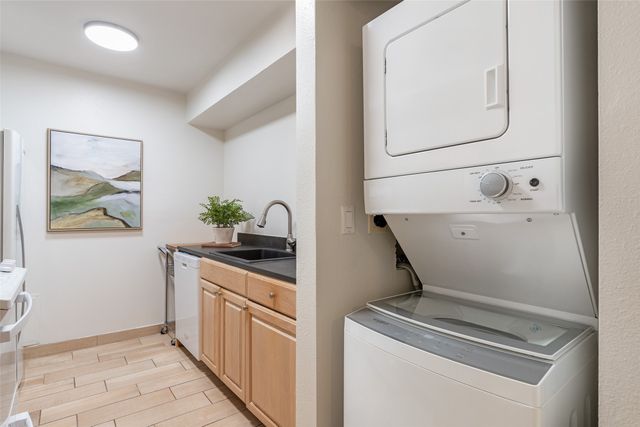 663 Bishops Lodge Road 50, Santa Fe, NM 87501