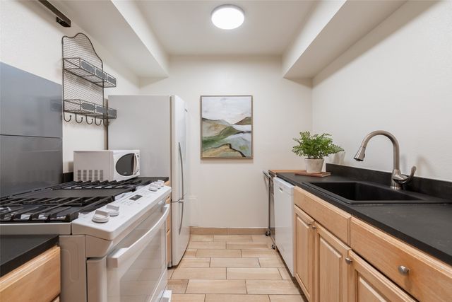 663 Bishops Lodge Road 50, Santa Fe, NM 87501