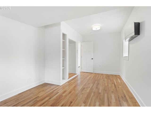 418 DEWEY St, Oregon City, OR 97045
